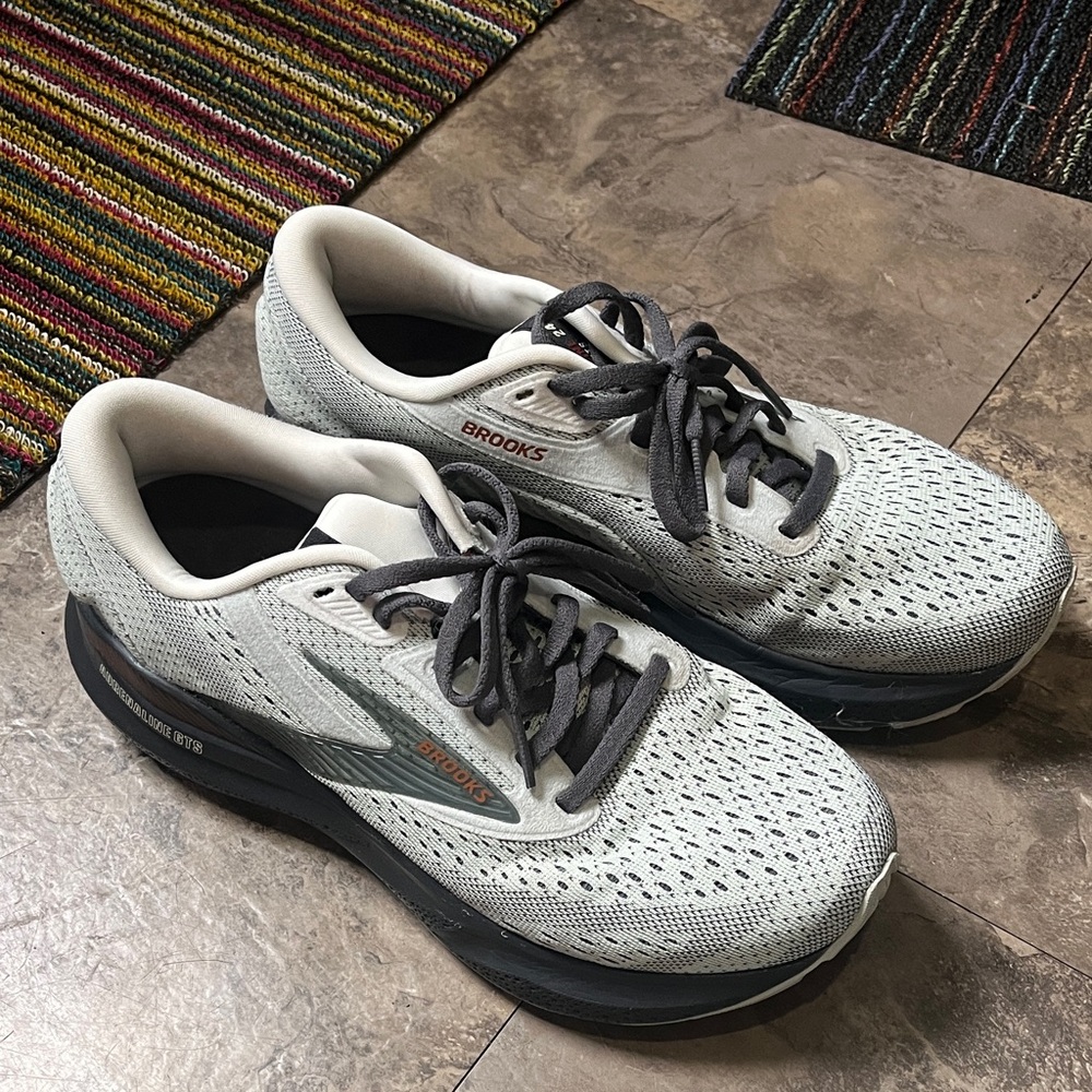 Brooks Adrenaline GTS 24 Size 7 New